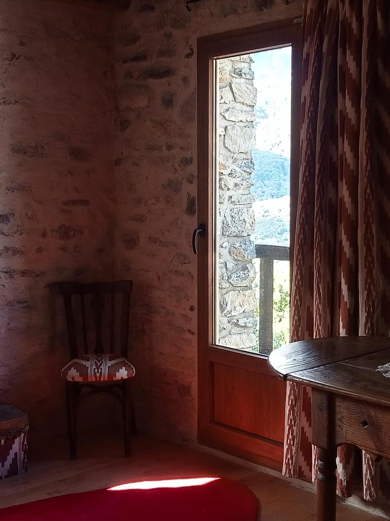 Suite En Cuadra Pajar, Casa Rural Hoz de Jaca Exterior foto